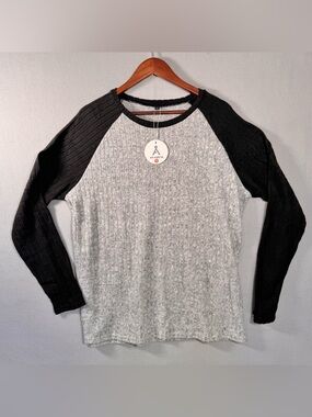 Antares’s Women's Grey and Black Raglan Long Sleeve Top